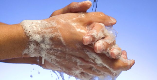 lavare e le mani e contaminazione batterica
